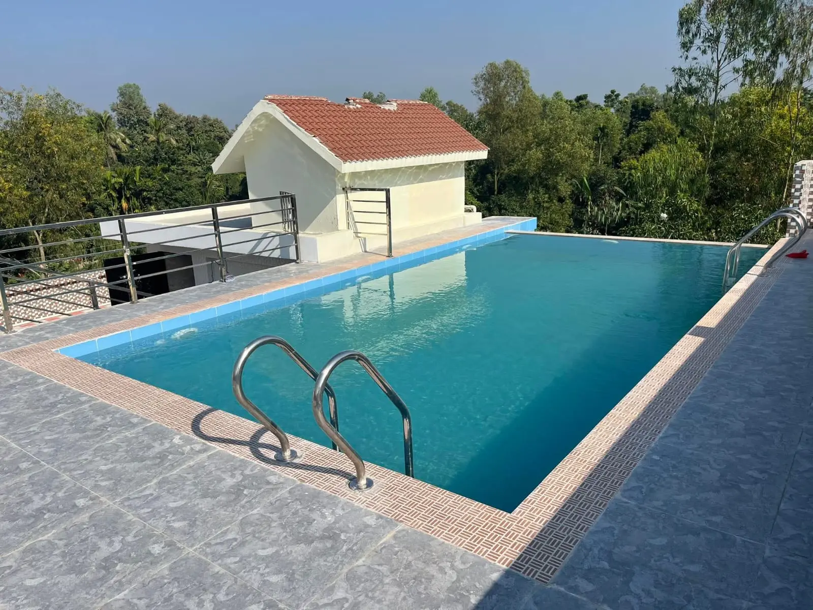 Infinity pool